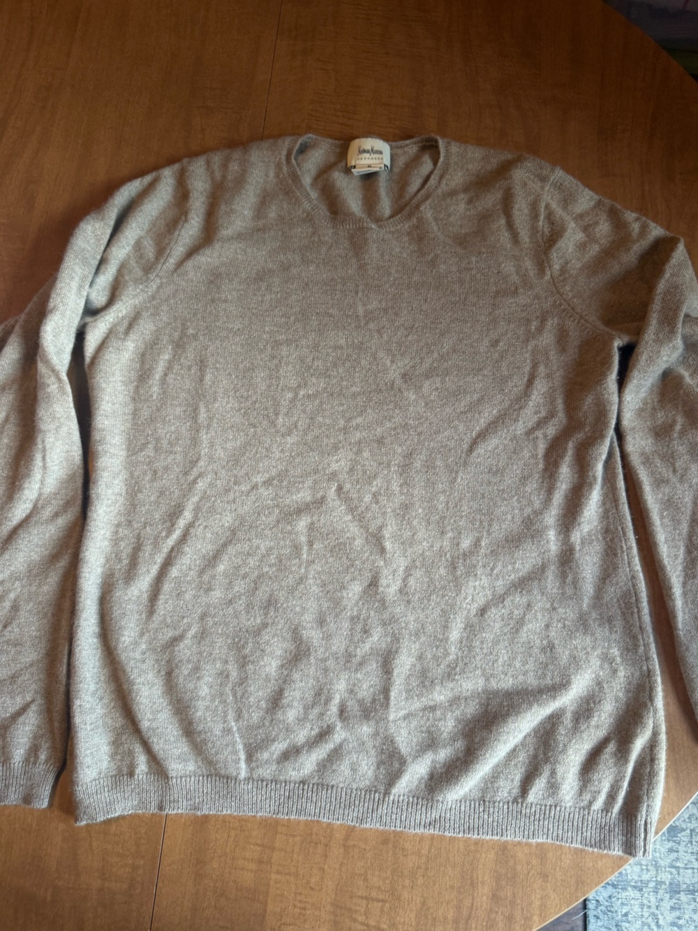 Neiman Marcus cashmere crewneck sweater size Medium casual fit. EUC tan/camel